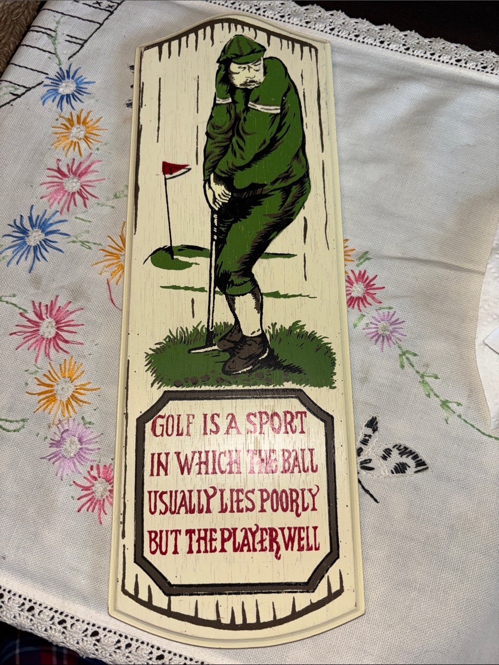 EUC VINTAGE wooden decorative golf plaque featuring a cartoon golfer in green an